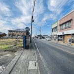 前面道路を含む現地写真 (外観)