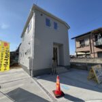 【新築住宅 北本市西高尾５丁目】リビング階段 大型クローゼット