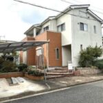 【ご成約済 ありがとうございました】無垢材仕様のログハウス風内装 土間収納 ロフト カースペース２台