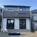 【新築住宅 北本市東間5丁目】カースペース並列３台 太陽光パネル標準装備